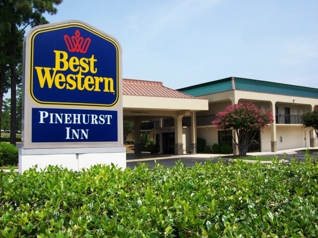 1675 Us Highway 1 S Southern Pines Nc 28387 Hotel Property Outside Bw Png