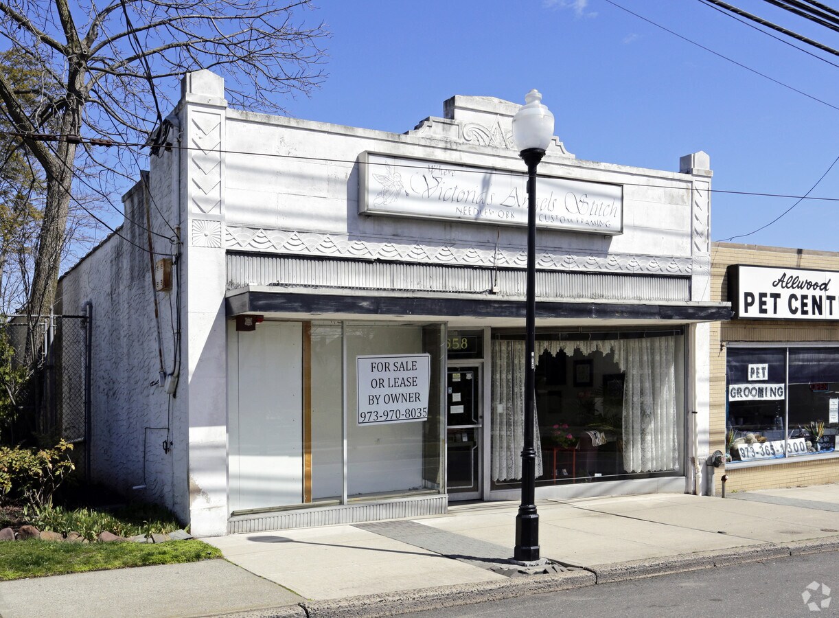 Commercial 658 Allwood Rd