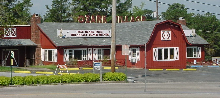104 Huntsville Dr Eureka Springs Ar 72632 Restaurant Property Ozark Village Restaurant From Road