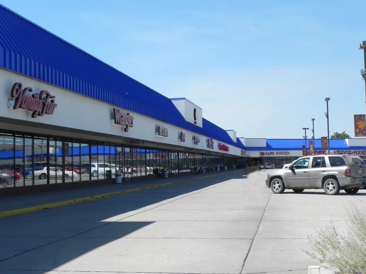 100 Outlet Dr, Sikeston, MO, 63801 Property For Sale on