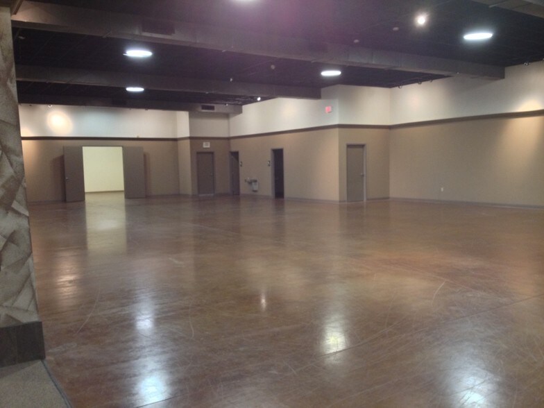 6910 W Bell Rd Glendale Az 85308 Freestanding Property For 12 440 Sf Of Retail E Available In Glendale Az