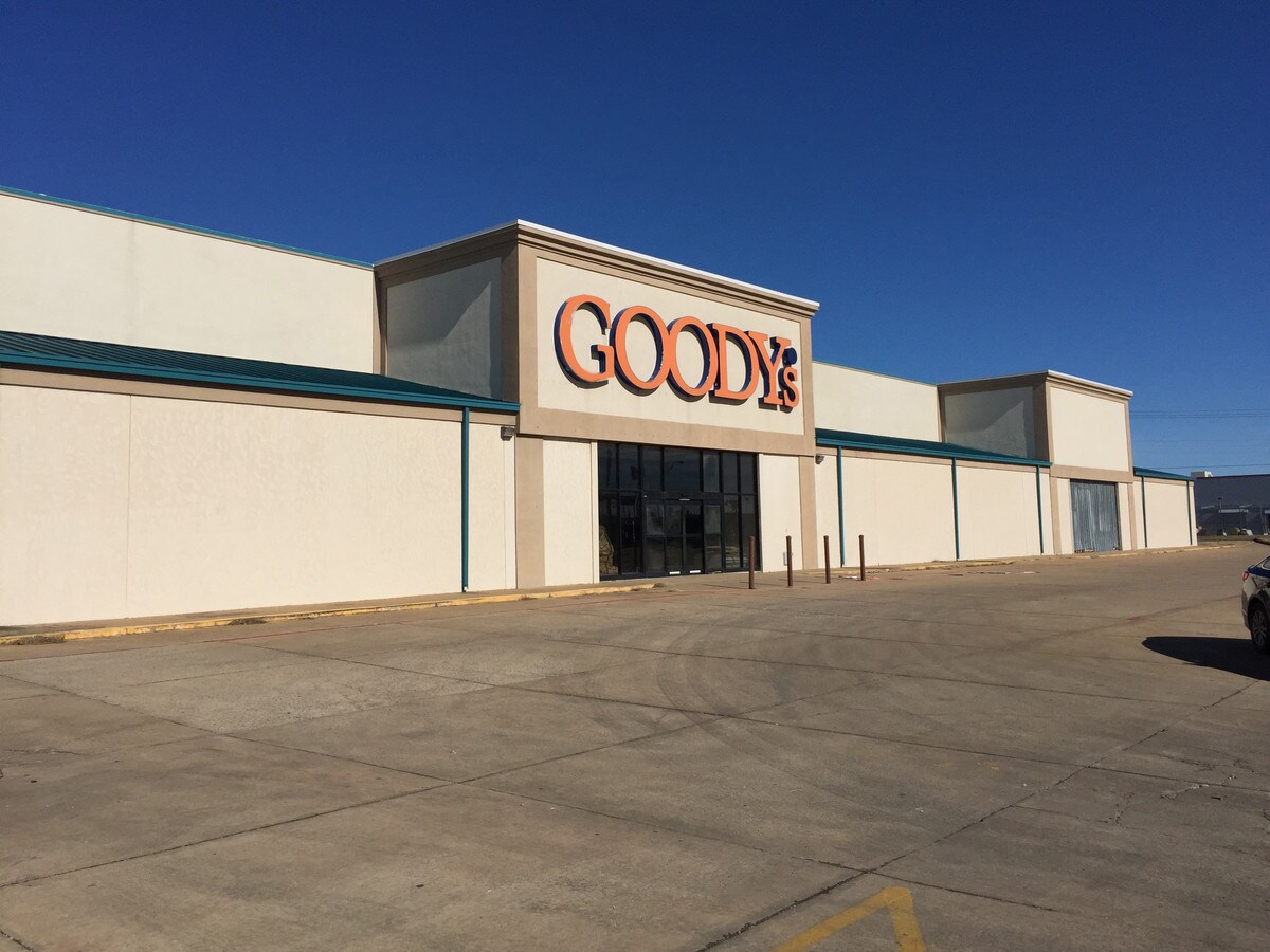 2432 W Main St, Durant, OK, 74701 Freestanding Property