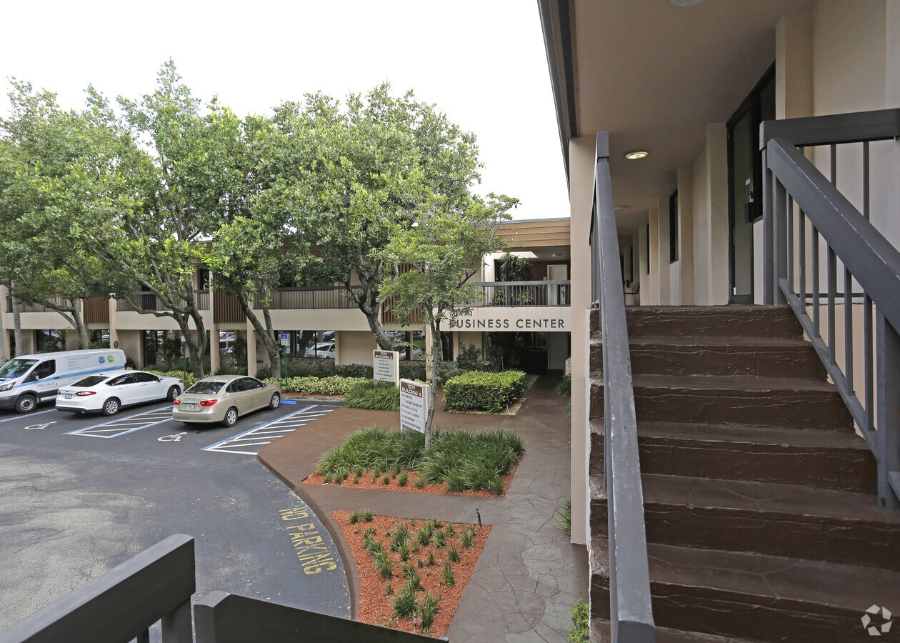 1031 Ives Dairy Rd, Miami, FL, 33179 Property For Lease on