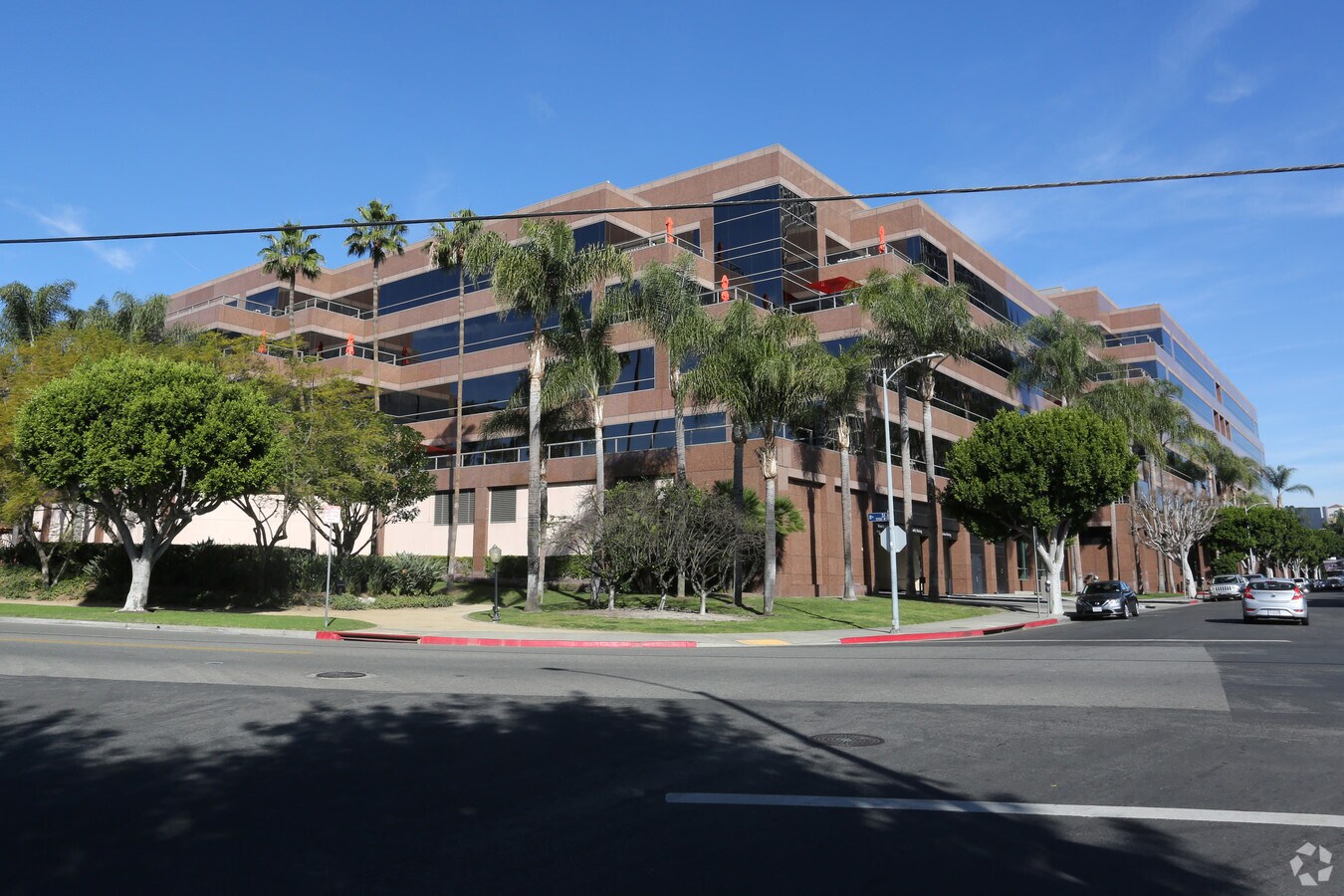 5700 Wilshire Blvd, Los Angeles, CA, 90036 Property For Lease on