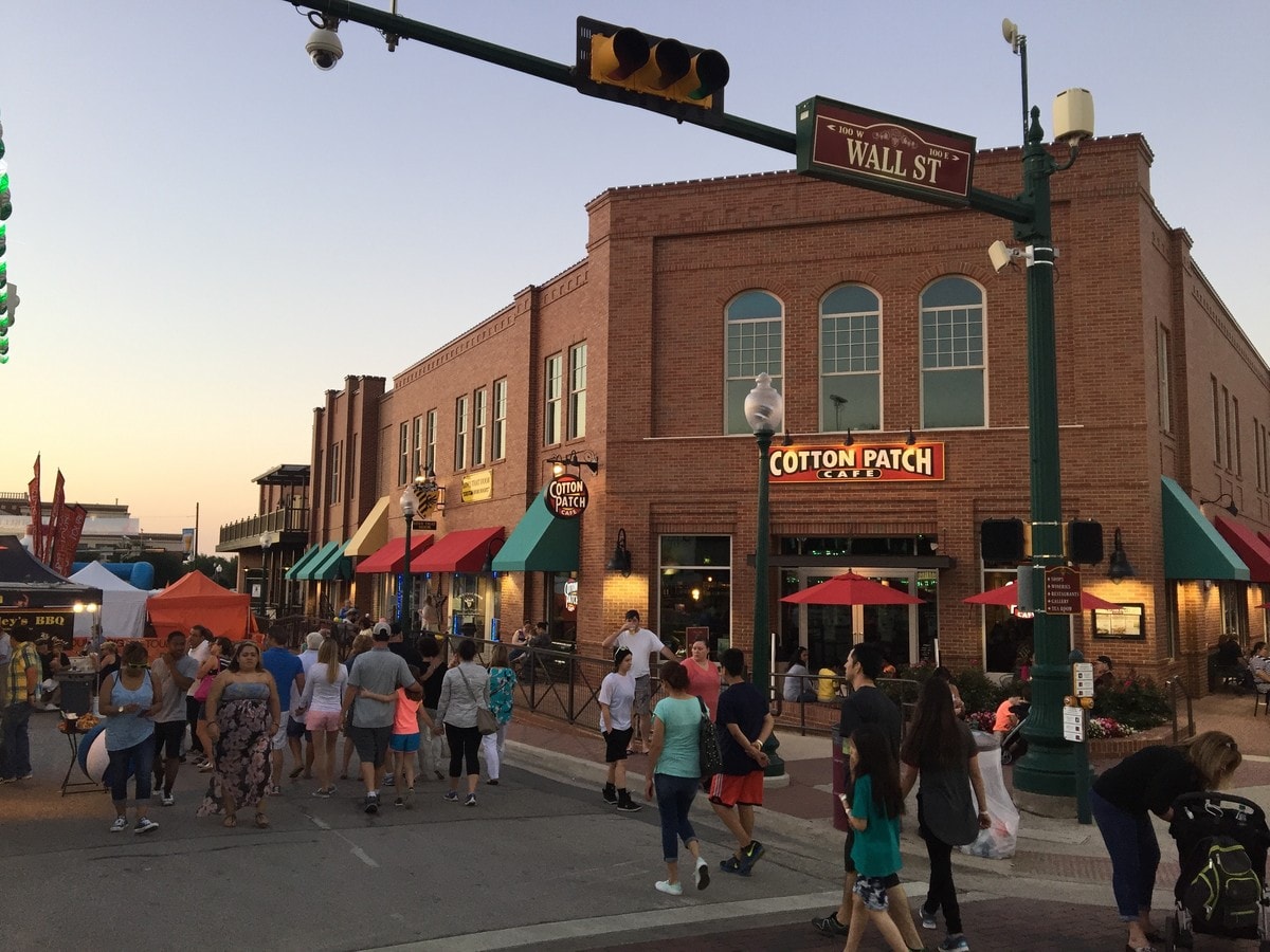 129 S Main St, Grapevine, TX, 76051 Storefront Retail/Office Property