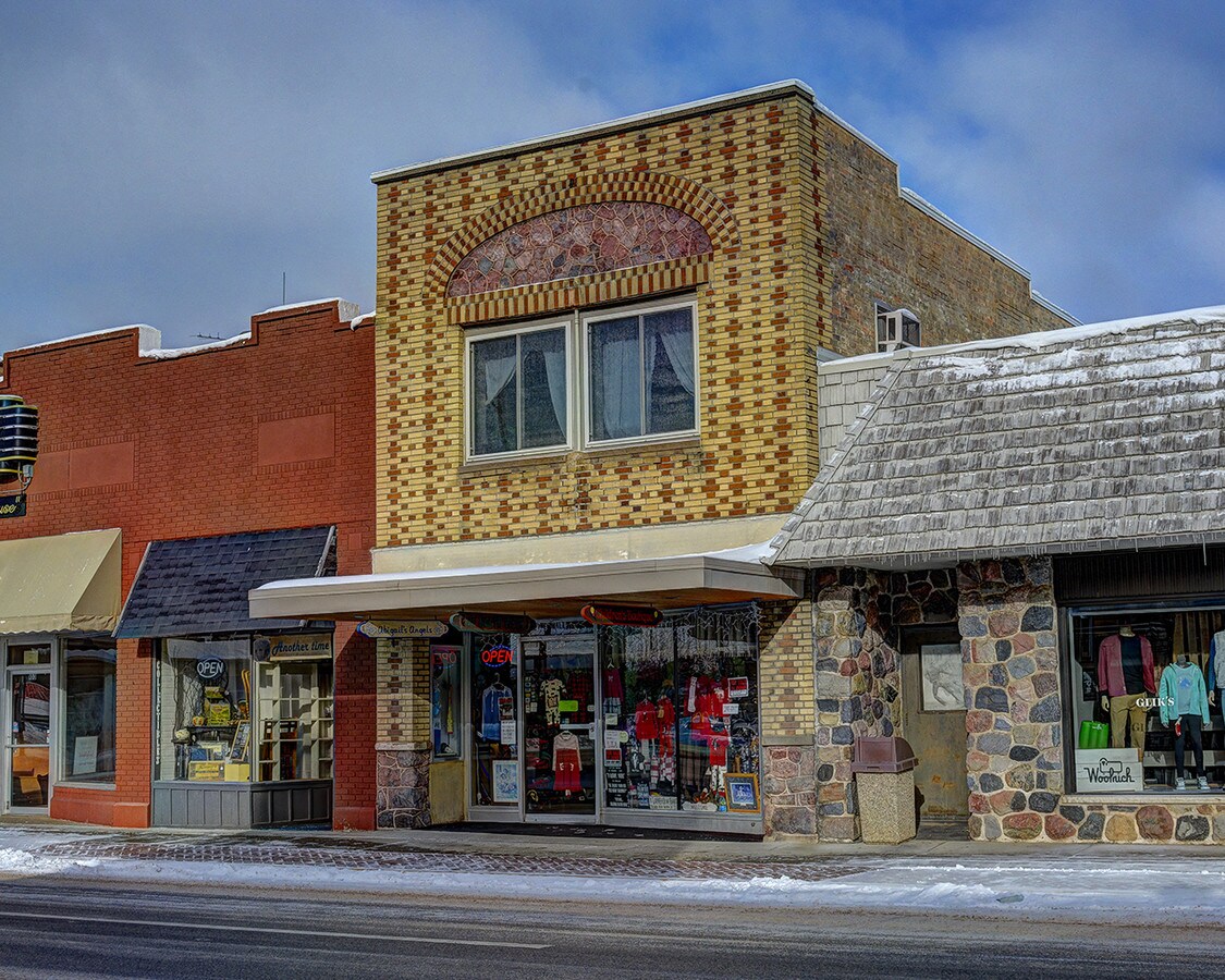 107 E Wall St, Eagle River, WI, 54521 Storefront Retail/Residential