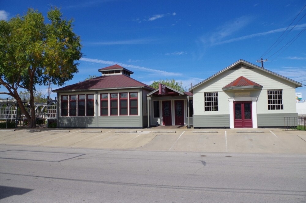 105 Willis St Leander Tx 78641 Restaurant Property For Lease On 105 Willis St Leander Tx 78641 Restaurant Property For Lease On Loopnet