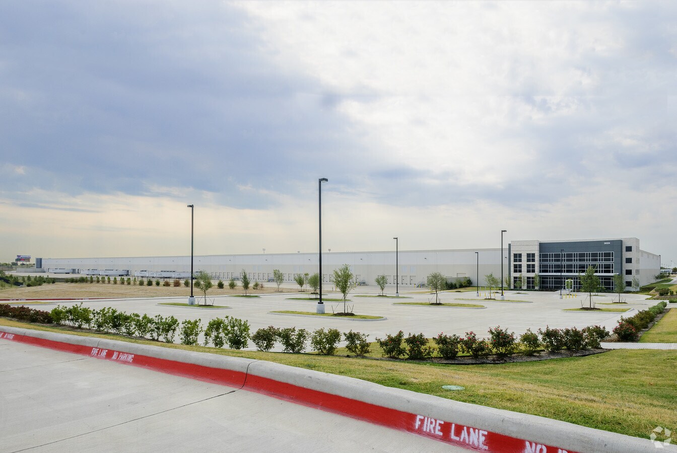 39324 i 20 dallas tx 75232 distribution property for lease on