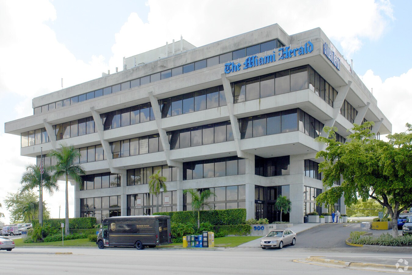 900 W 49th St, Hialeah, FL, 33012 Property For Lease on