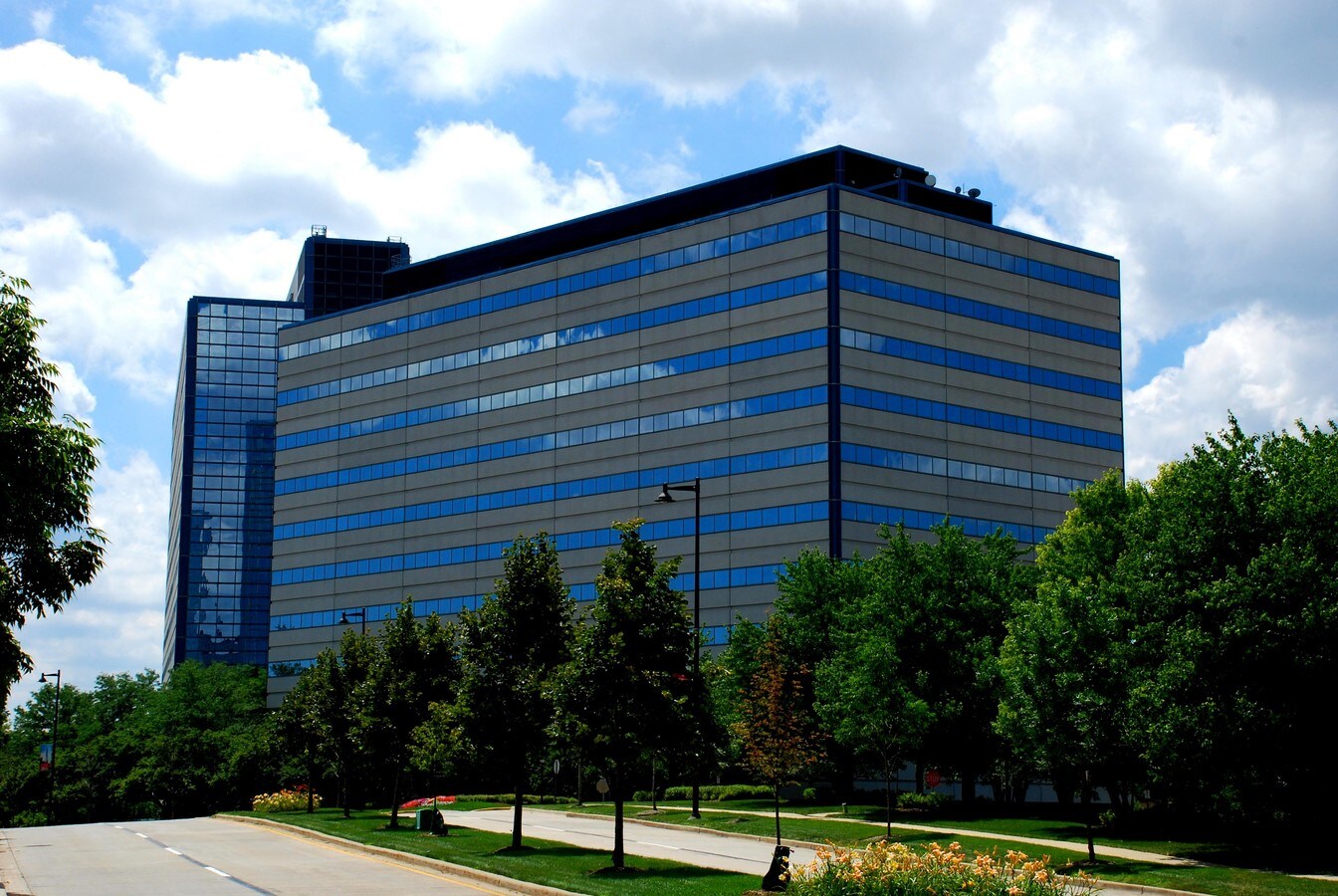 200 N Martingale Rd, Schaumburg, IL, 60173 Property For Lease on