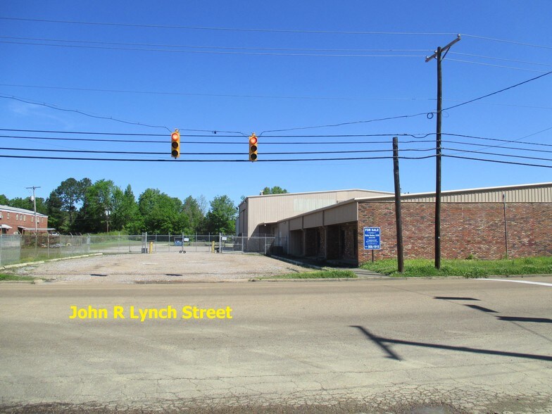 3080 John R Lynch St Jackson Ms 39209 Manufacturing Property 17 055 Sf Building Offered At 200 000 In Jackson Ms